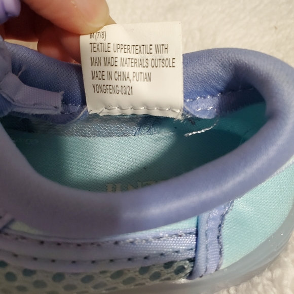 Disney Elsa and Anna Frozen II Disney Princesses Girls Water Shoes Like New - Picture 15 of 16
